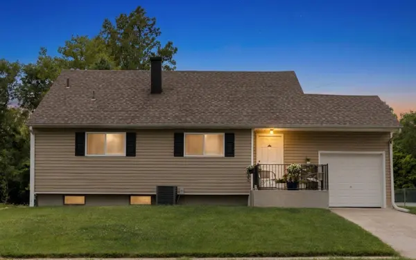 15 PLYMOUTH DR