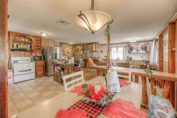 123 HILLTOP, Onalaska, TX 77360