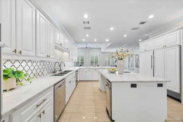 223 Heritage Oaks LN, Houston, TX 77024