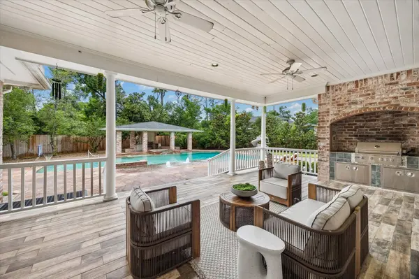 223 Heritage Oaks LN, Houston, TX 77024