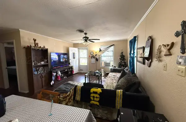 1033 S FARLEY ST, Pampa, TX 79065