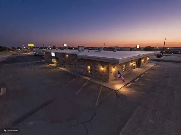 2217/2218 PERRYTON Pkwy, Pampa, TX 79065