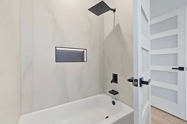 5109 Higgins ST, Houston, TX 77033