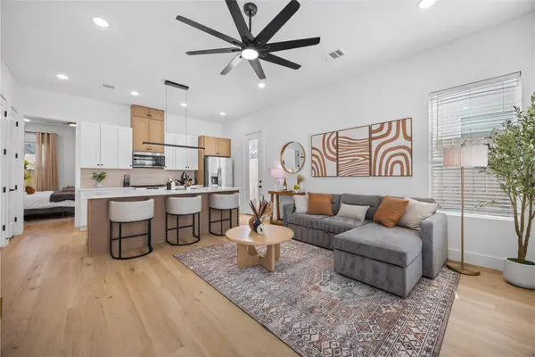 9019 ST COMAL ST #B, Houston, TX 77051