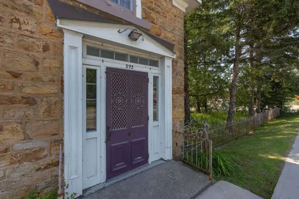 595 King ST E, Gananoque, ON K7G 1H1
