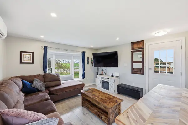 11 HERMES DR, Kingston, ON K7K 5T3