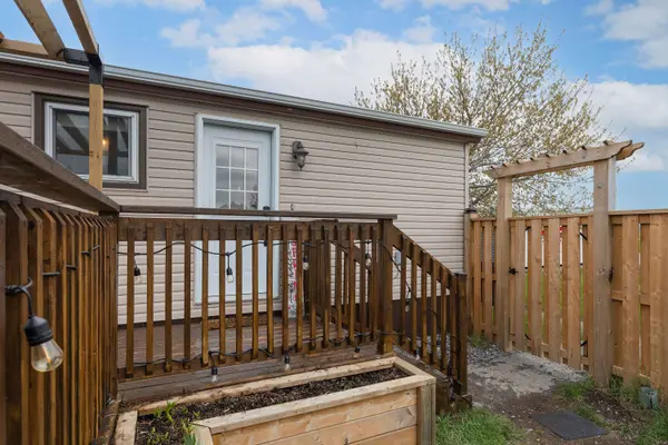 11 HERMES DR, Kingston, ON K7K 5T3
