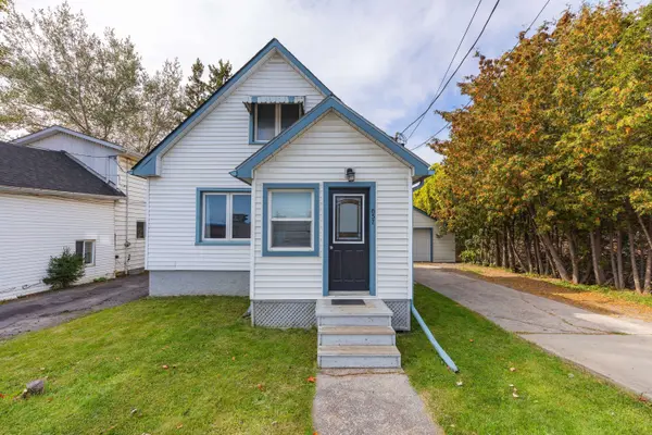 657 COLLINS BAY RD, Kingston, ON K7M 5G7