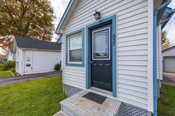 657 COLLINS BAY RD, Kingston, ON K7M 5G7