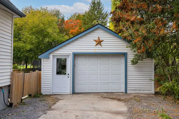 657 COLLINS BAY RD, Kingston, ON K7M 5G7