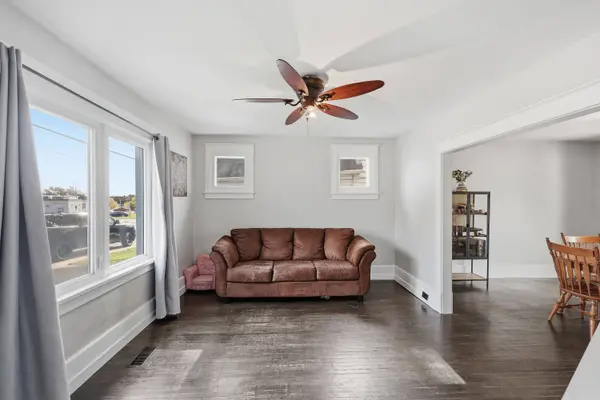 657 COLLINS BAY RD, Kingston, ON K7M 5G7