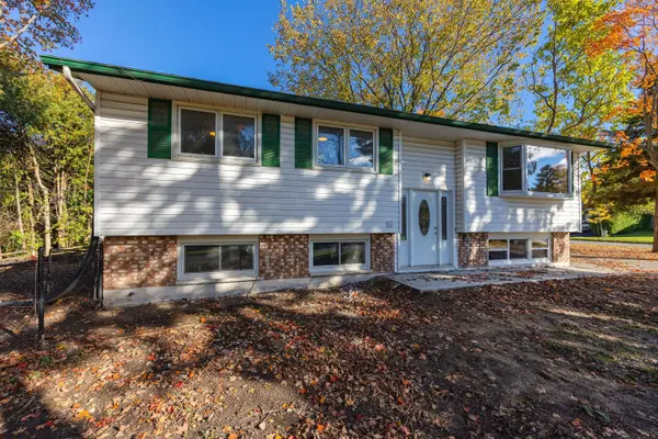 759 High Gate Park DR, Kingston, ON K7M 5Z6