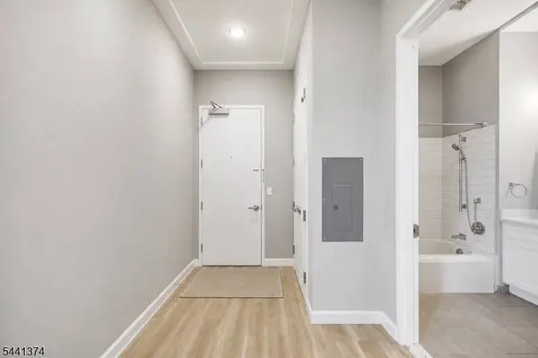 271 Millburn Ave #2A, Millburn Twp., NJ 07041
