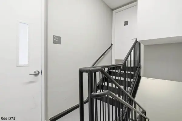 271 Millburn Ave #2A, Millburn Twp., NJ 07041