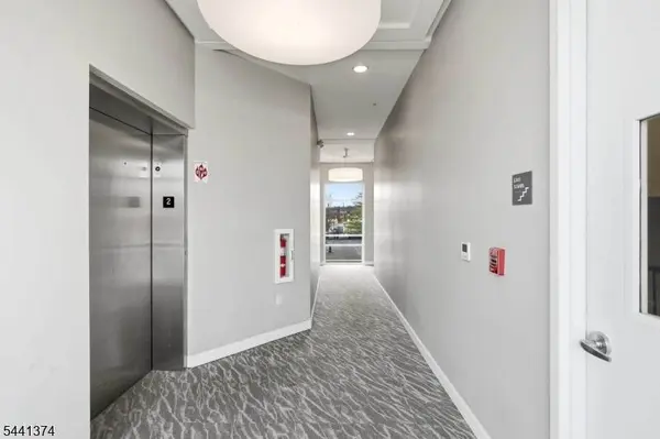271 Millburn Ave #2A, Millburn Twp., NJ 07041