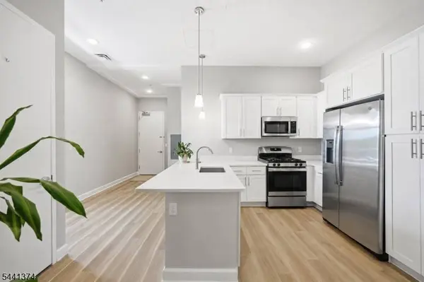 271 Millburn Ave #2A, Millburn Twp., NJ 07041