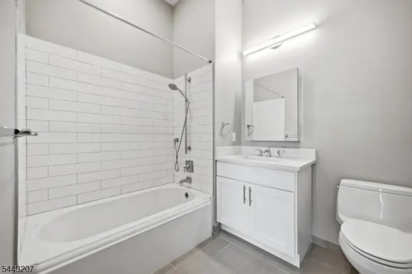 271 Millburn Ave #2B, Millburn Twp., NJ 07041
