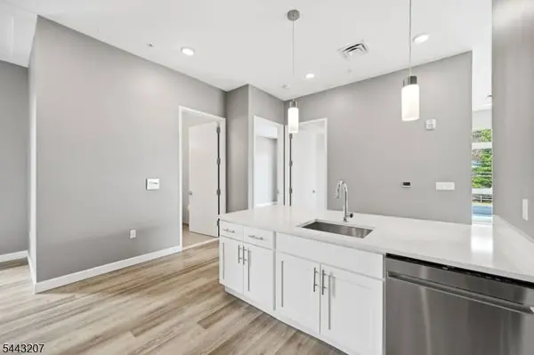 271 Millburn Ave #2B, Millburn Twp., NJ 07041