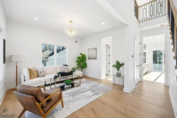 25 Claremont Ave, Livingston Twp., NJ 07039