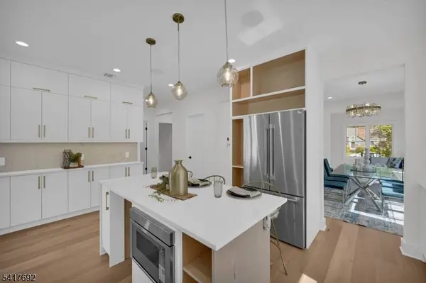 94 E Cedar St, Livingston Twp., NJ 07039