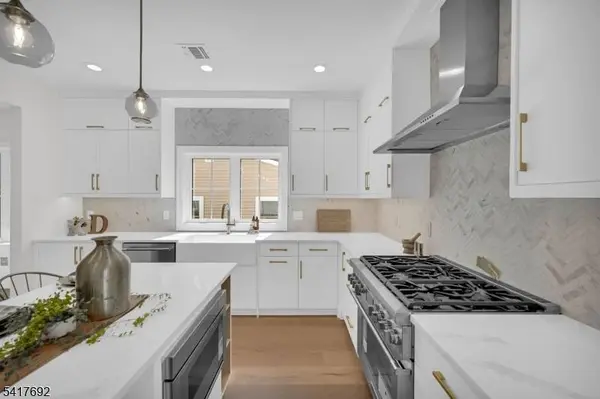94 E Cedar St, Livingston Twp., NJ 07039