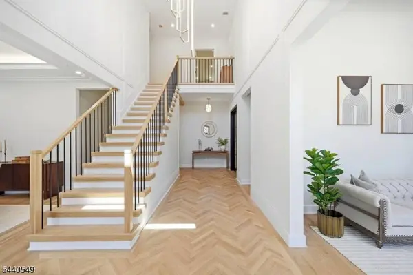 17 Briarwood Rd, Florham Park Boro, NJ 07932