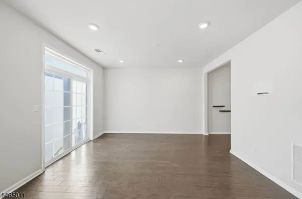 1424 Hudson Cir, Highland Park Boro, NJ 08904