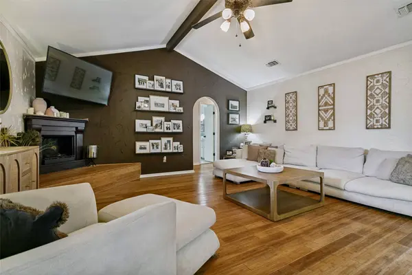 6917 Smithfield RD, North Richland Hills, TX 76182