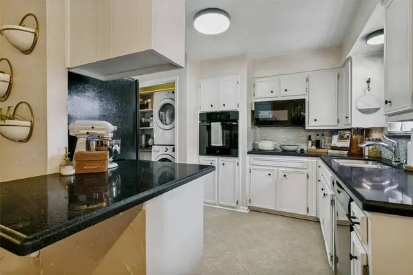 6917 Smithfield RD, North Richland Hills, TX 76182