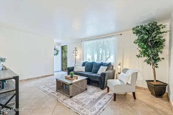 3895 S Queen Palm Dr, Tucson, AZ 85730