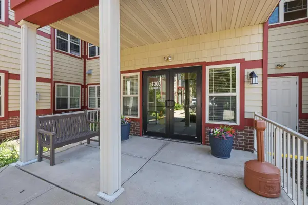 1300 School Street #208, Sun Prairie, WI 53590