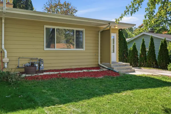 304 St Theresa Ter, Monona, WI 53716-2726
