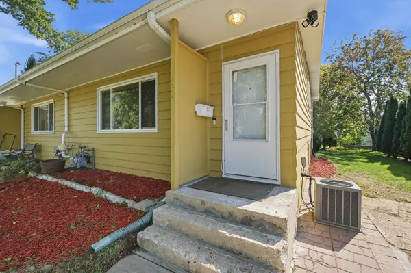 304 St Theresa Ter, Monona, WI 53716-2726