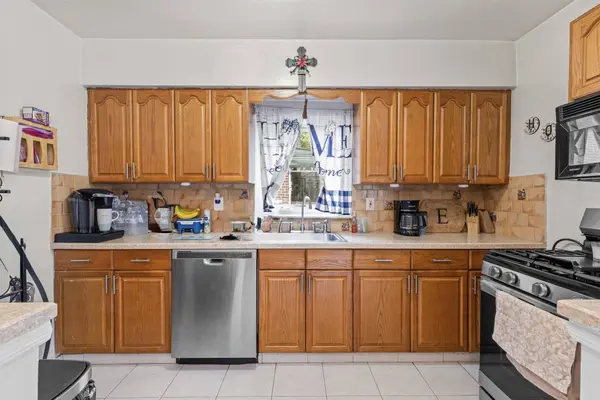 2027 Mayflower Ave, Bronx, NY 10461-3922