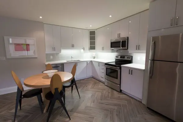 692 Mount Pleasant RD #2A, Toronto C10, ON M4S 2N3