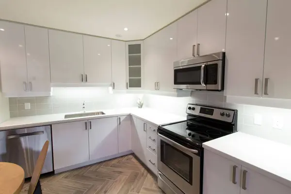 692 Mount Pleasant RD #2A, Toronto C10, ON M4S 2N3