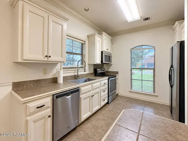 115 Fawn LN, Broussard, LA 70518