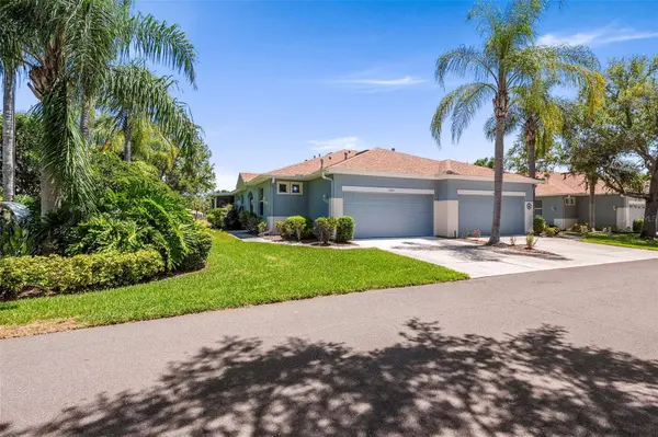 1204 HUNTINGTON GREENS DR #1204, Sun City Center, FL 33573