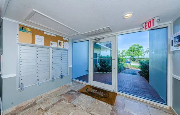 101 MARINER DR #101, Tarpon Springs, FL 34689