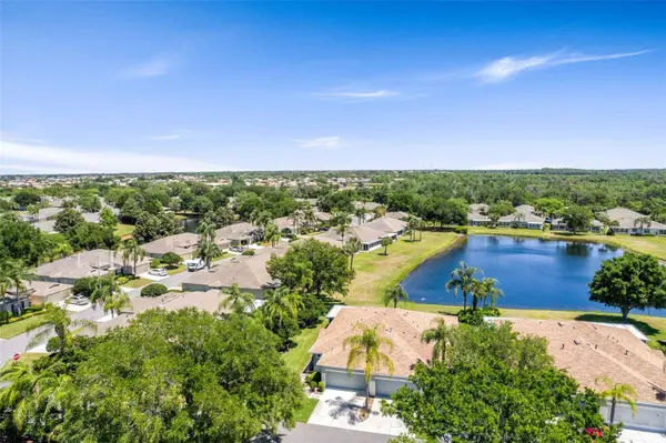 1204 HUNTINGTON GREENS DR #1204, Sun City Center, FL 33573