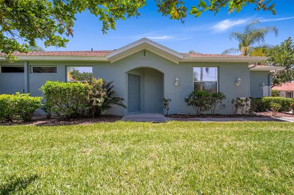 1204 HUNTINGTON GREENS DR #1204, Sun City Center, FL 33573