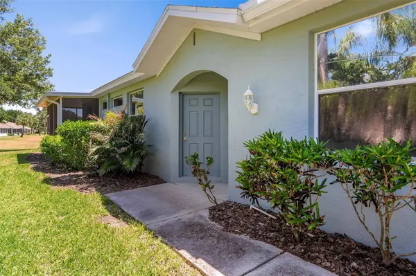 1204 HUNTINGTON GREENS DR #1204, Sun City Center, FL 33573