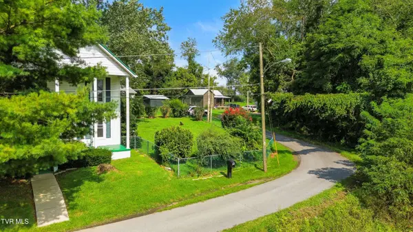 343 Magnolia DR, Glade Spring, VA 24340