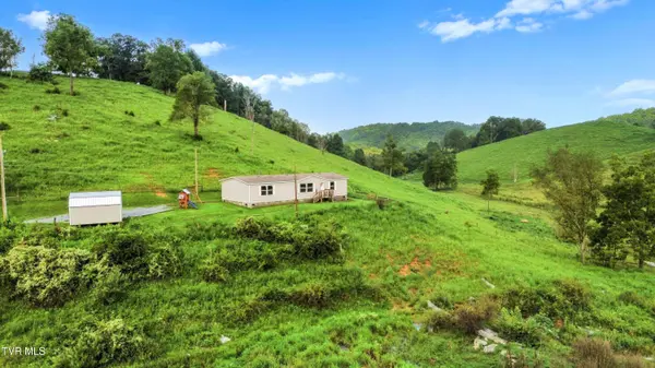 18026 Confederate RD, Glade Spring, VA 24340
