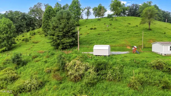 18026 Confederate RD, Glade Spring, VA 24340