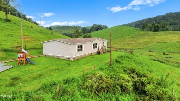 18026 Confederate RD, Glade Spring, VA 24340