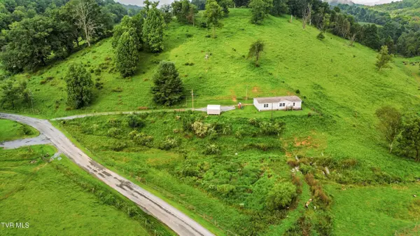 18026 Confederate RD, Glade Spring, VA 24340