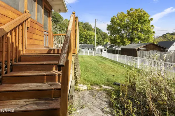 565 Bowlin ST, Damascus, VA 24236