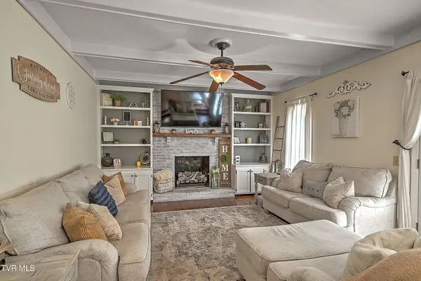 20004 Avondale RD, Abingdon, VA 24211