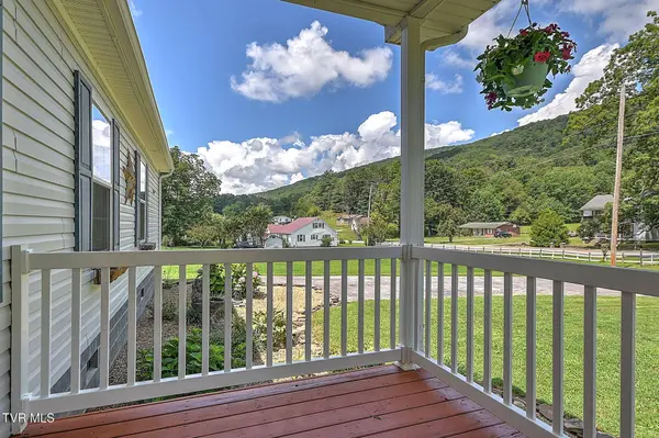 32376 Poor Valley RD, Saltville, VA 24370